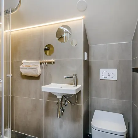 Appartement Days - Premium Loft With Ac & View Of The Zizkov Tower From Spacious Terrace Praag