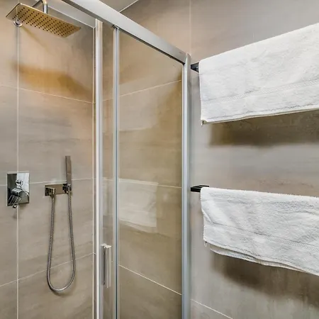 شقة Days - Premium Loft W Terrace - View - Netflix - Ac براغ