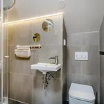Διαμέρισμα Days - Premium Loft With Ac & View Of The Zizkov Tower From Spacious Terrace Πράγα