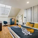 Διαμέρισμα Days - Premium Loft With Ac & View Of The Zizkov Tower From Spacious Terrace Πράγα