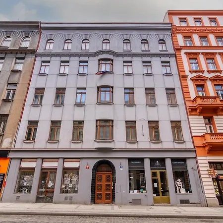 Days - Premium Loft With Ac & View Of The Zizkov Tower From Spacious Terrace Appartamento