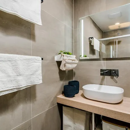 Days - Premium Loft With Ac & View Of The Zizkov Tower From Spacious Terrace Apartament Praga